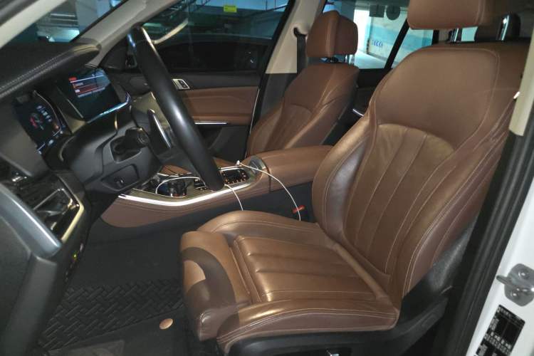 Used BMW X5 2019 xDrive40i Luxury Model with M Sport Package Left Front Seat