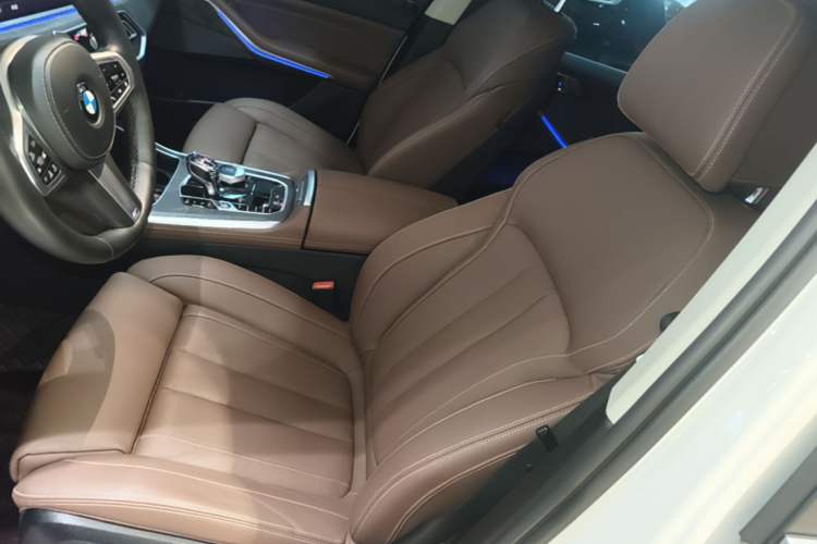 Used BMW X5 2019 xDrive40i Luxury Model with M Sport Package Left Front Seat