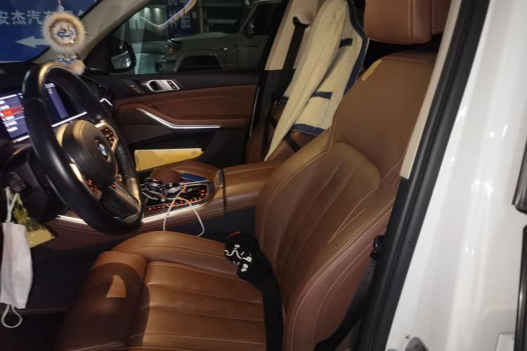 Used BMW X5 2019 xDrive40i Luxury Model with M Sport Package Left Front Seat