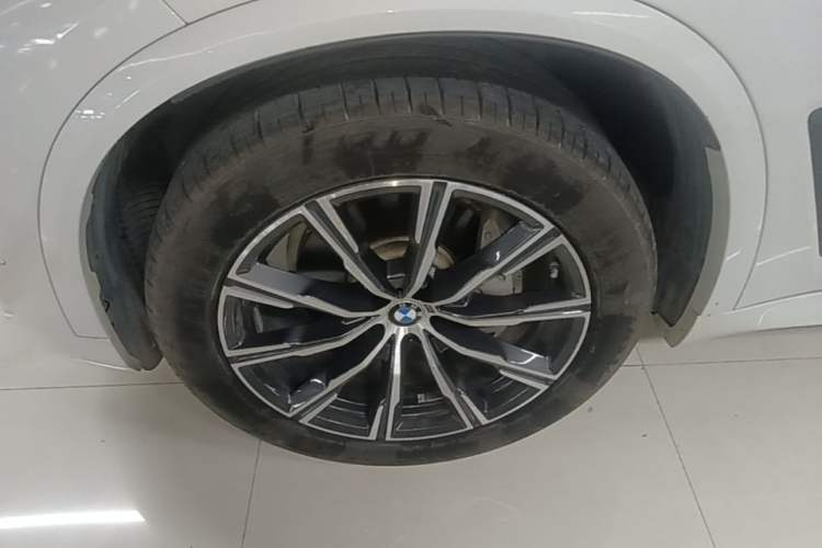 Used BMW X5 2019 xDrive40i M Sport Package Left Front Wheel Hub