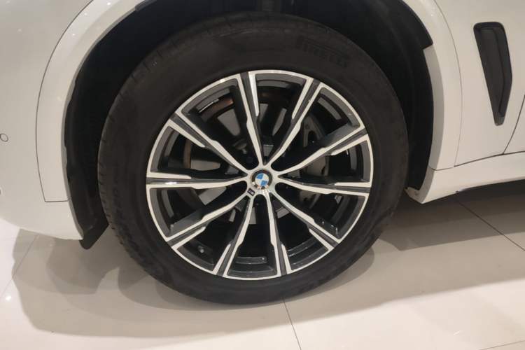 Used BMW X5 2019 xDrive40i M Sport Package Left Front Wheel Hub