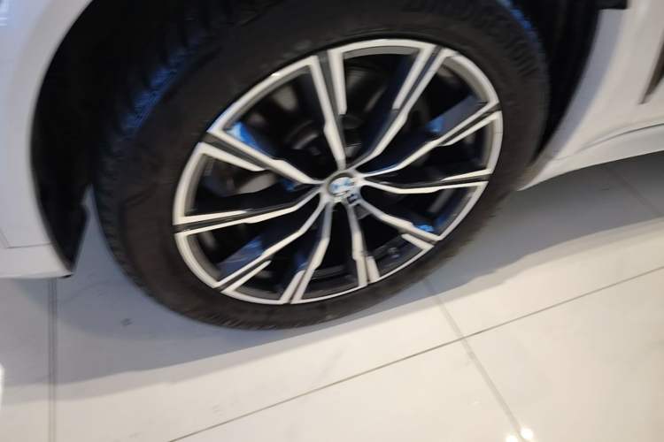 Used BMW X5 2019 xDrive40i M Sport Package Left Front Wheel Hub