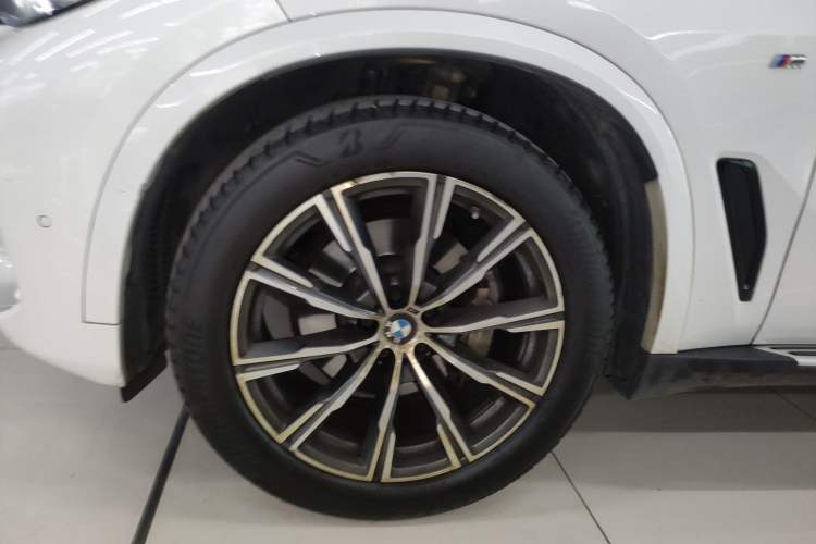 Used BMW X5 2019 xDrive30i M Sport Package Left Front Wheel Hub