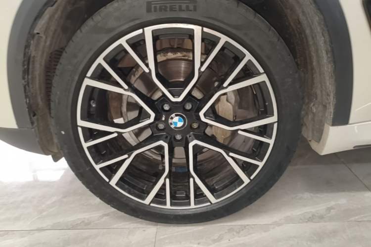 Used BMW X5 2019 xDrive40i M Sport U.S. specification Left Front Wheel Hub