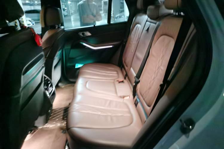 Used BMW X5 2019 xDrive40i Luxury Model with M Sport Package Left Rear Seat