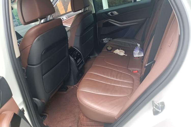 Used BMW X5 2019 xDrive40i Luxury Model with M Sport Package Left Rear Seat