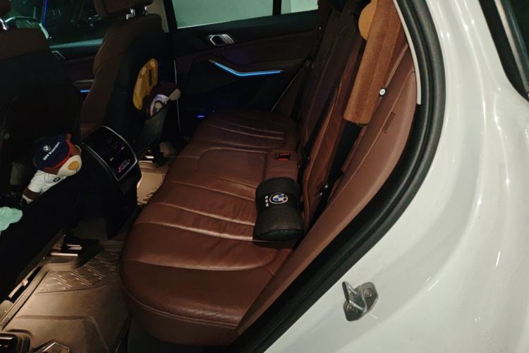 Used BMW X5 2019 xDrive40i Luxury Model with M Sport Package Left Rear Seat