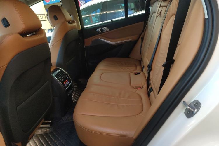 Used BMW X5 2019 xDrive40i Standard 19-inch wheels U.S. specification Left Rear Seat