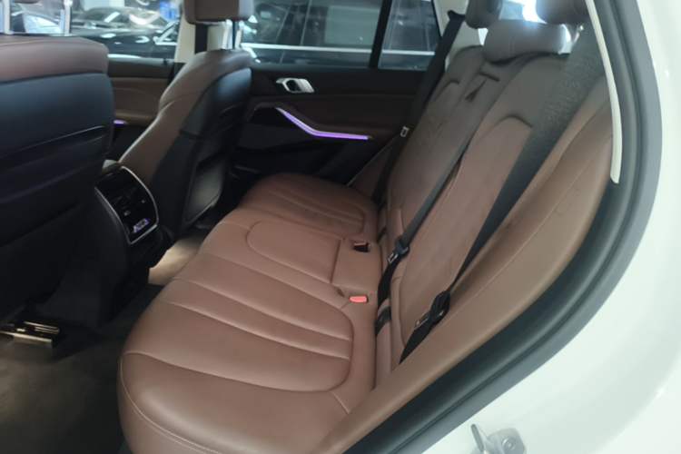 Used BMW X5 2019 xDrive40i Luxury Model with M Sport Package Left Rear Seat