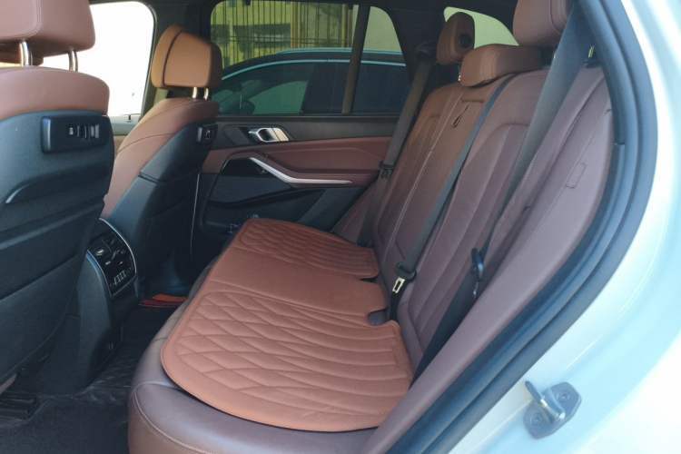 Used BMW X5 2019 xDrive40i Luxury Model with M Sport Package Left Rear Seat