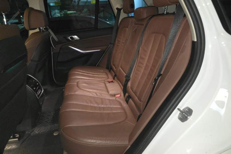 Used BMW X5 2019 xDrive40i Luxury Model with M Sport Package Left Rear Seat