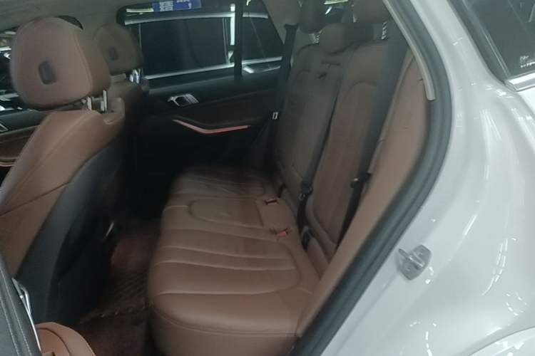 Used BMW X5 2019 xDrive40i M Sport Package Left Rear Seat