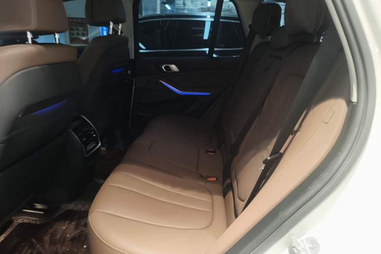 Used BMW X5 2019 xDrive40i Luxury Model with M Sport Package Left Rear Seat