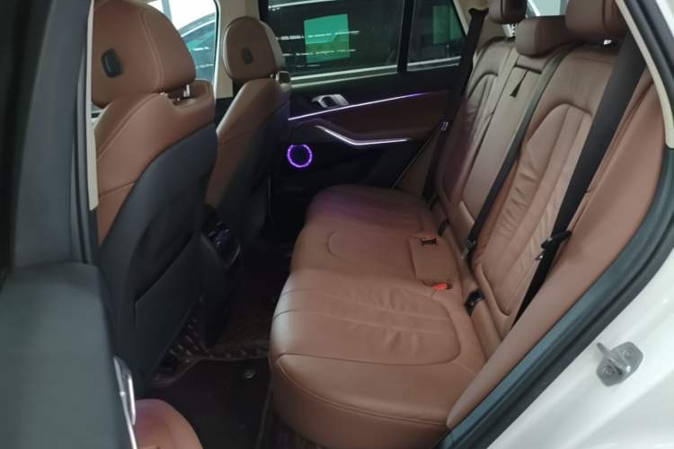 Used BMW X5 2019 xDrive40i M Sport U.S. specification Left Rear Seat