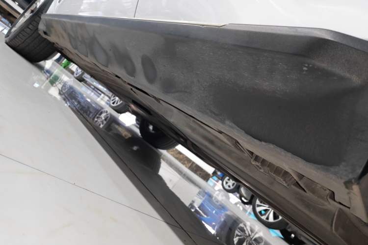 Used BMW X5 2019 xDrive40i Standard 19-inch wheels U.S. specification Left Side Sill