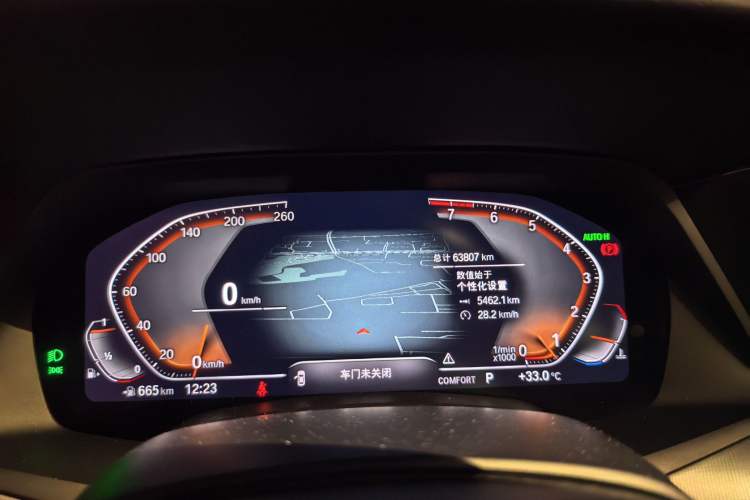 Used BMW X5 2019 xDrive40i XLine 19-inch wheels Middle East version Odometer Close Up