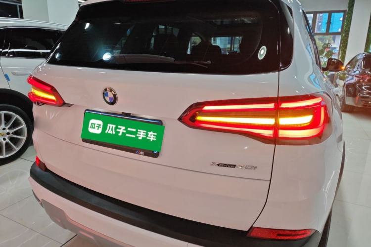 Used BMW X5 2019 xDrive40i Standard 19-inch wheels U.S. specification Rear