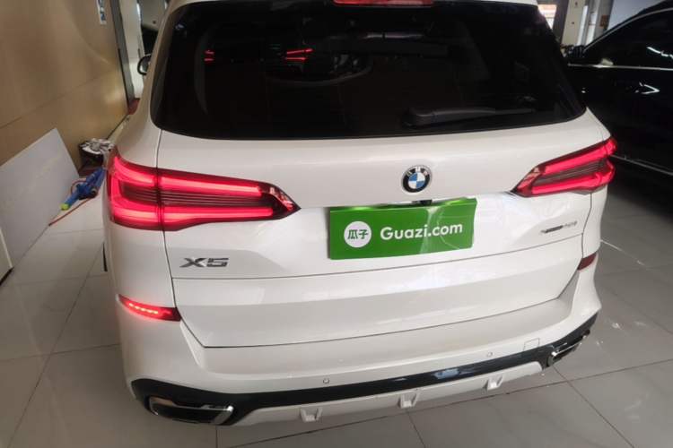 Used BMW X5 2019 xDrive40i Luxury Model with M Sport Package Rear