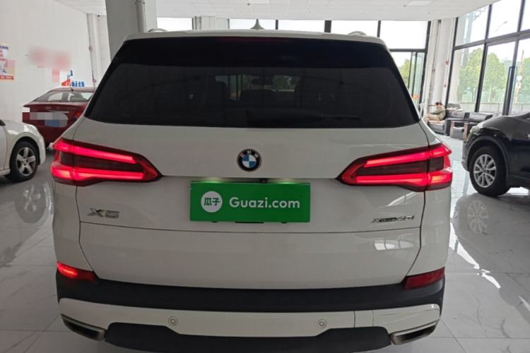 Used BMW X5 2019 xDrive40i Standard 19-inch wheels U.S. specification Rear