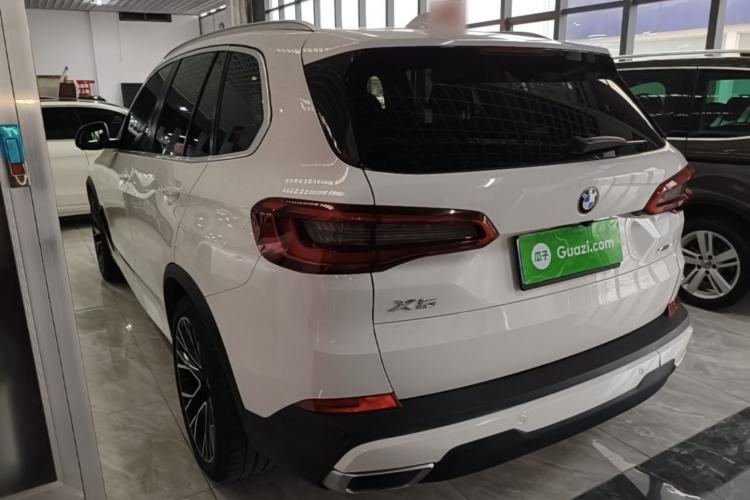 Used BMW X5 2019 xDrive40i M Sport U.S. specification Rear Left 45 Deg