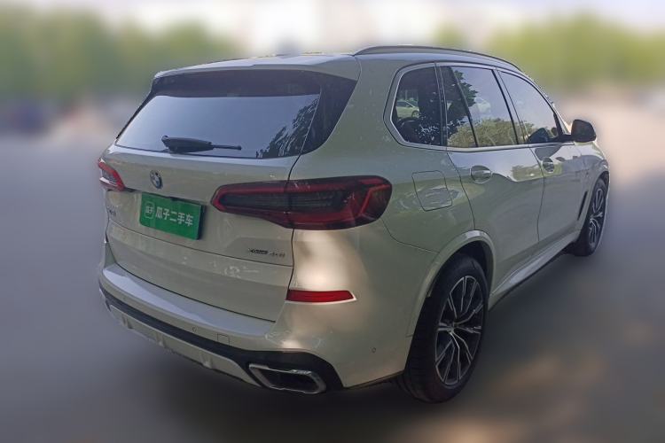 Used BMW X5 2019 xDrive40i M Sport U.S. specification Rear Right 45 Deg