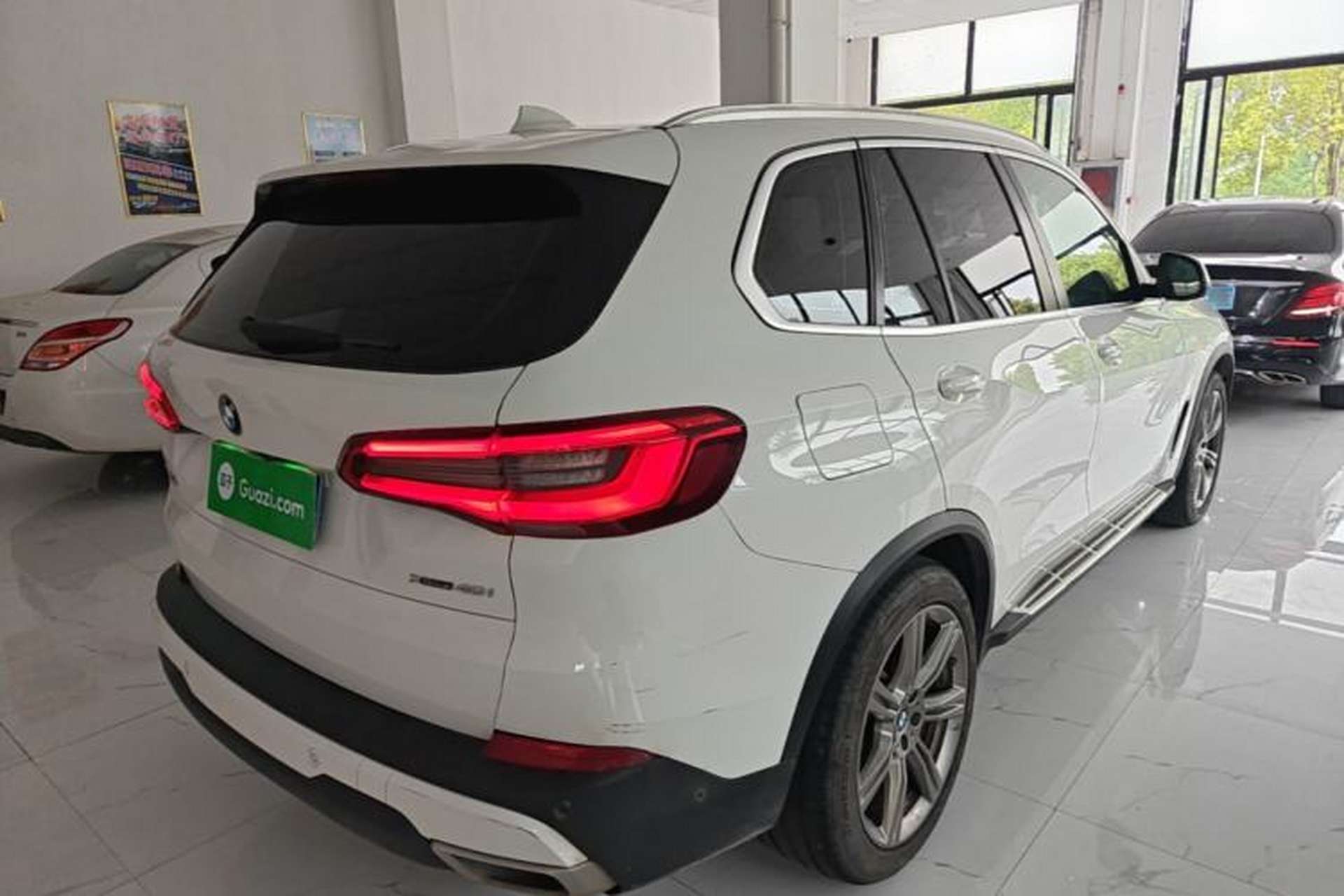 Used BMW X5 2019 xDrive40i Standard 19-inch wheels U.S. specification Rear Right 45 Deg