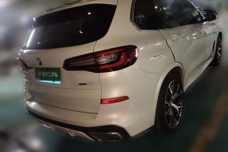 Used BMW X5 2019 xDrive40i Luxury Model with M Sport Package Rear Right 45 Deg