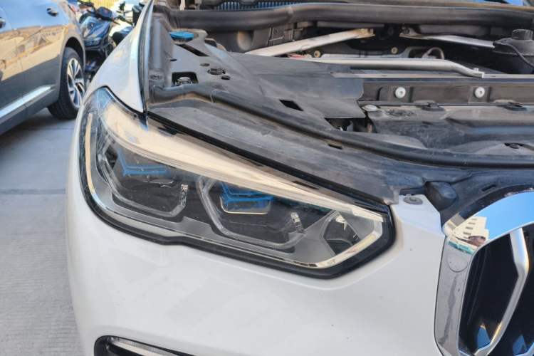 Used BMW X5 2019 xDrive40i Luxury Model with M Sport Package Right Front Headlight