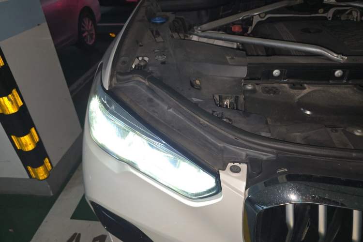 Used BMW X5 2019 xDrive40i Luxury Model with M Sport Package Right Front Headlight