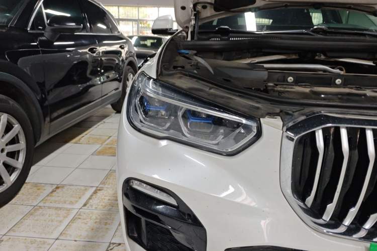 Used BMW X5 2019 xDrive40i Luxury Model with M Sport Package Right Front Headlight