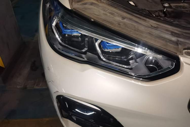 Used BMW X5 2019 xDrive40i Luxury Model with M Sport Package Right Front Headlight