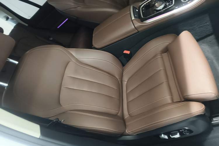 Used BMW X5 2019 xDrive40i Luxury Model with M Sport Package Right Front Seat