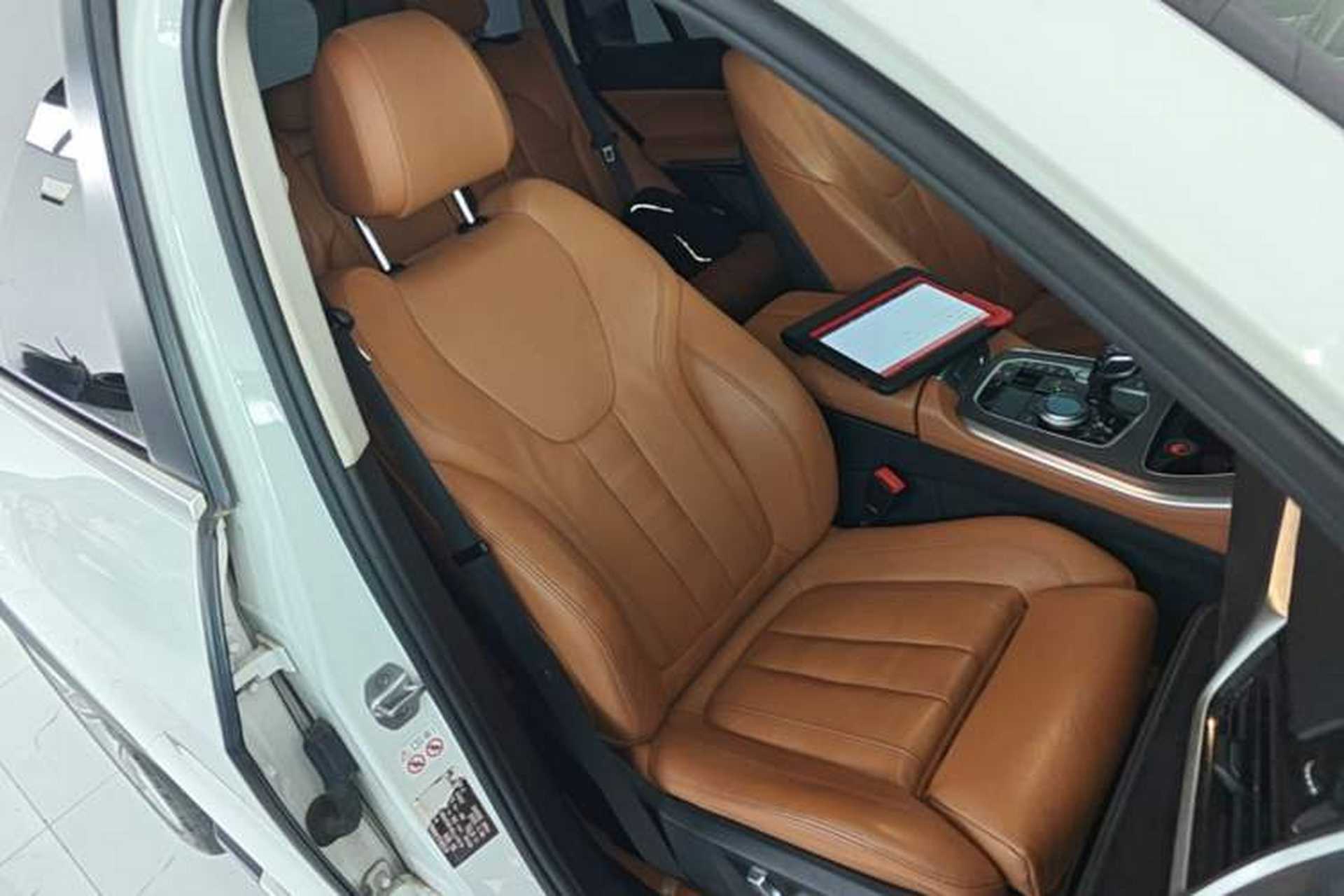 Used BMW X5 2019 xDrive40i Standard 19-inch wheels U.S. specification Right Front Seat