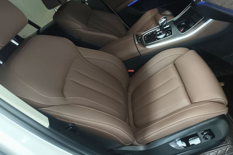 Used BMW X5 2019 xDrive40i Luxury Model with M Sport Package Right Front Seat