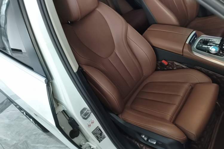 Used BMW X5 2019 xDrive40i M Sport U.S. specification Right Front Seat