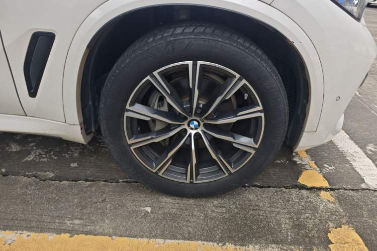 Used BMW X5 2019 xDrive40i M Sport Package Right Front Wheel Hub