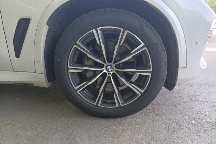 Used BMW X5 2019 xDrive40i M Sport U.S. specification Right Front Wheel Hub