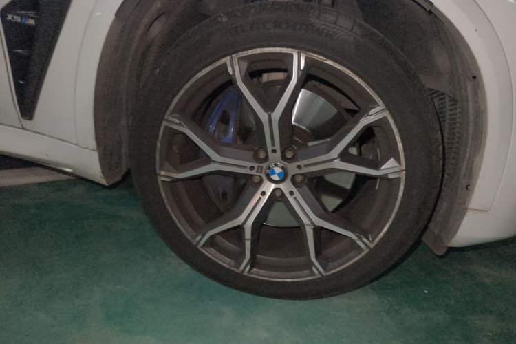 Used BMW X5 2019 xDrive40i Luxury Model with M Sport Package Right Front Wheel Hub
