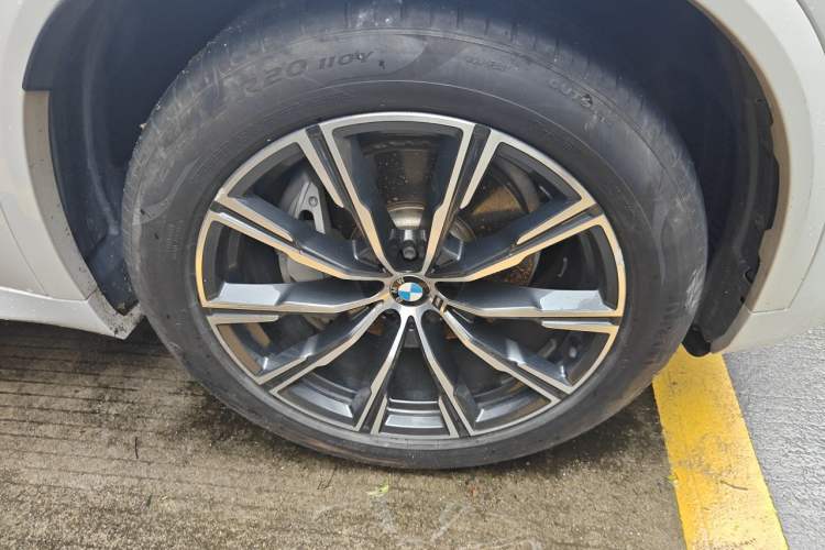 Used BMW X5 2019 xDrive40i M Sport Package Right Front Wheel Hub