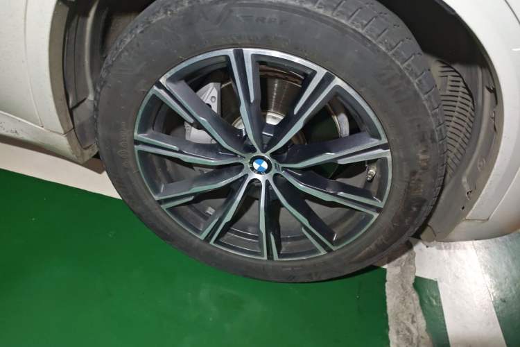 Used BMW X5 2019 xDrive40i M Sport Package Right Front Wheel Hub