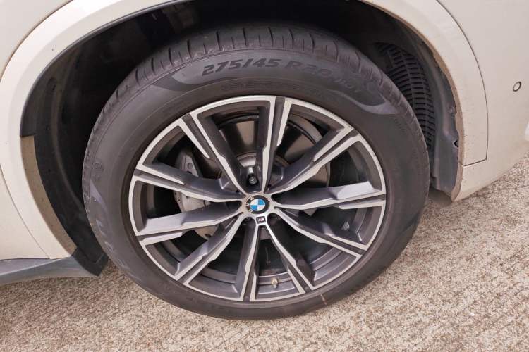 Used BMW X5 2019 xDrive40i M Sport Package Right Front Wheel Hub