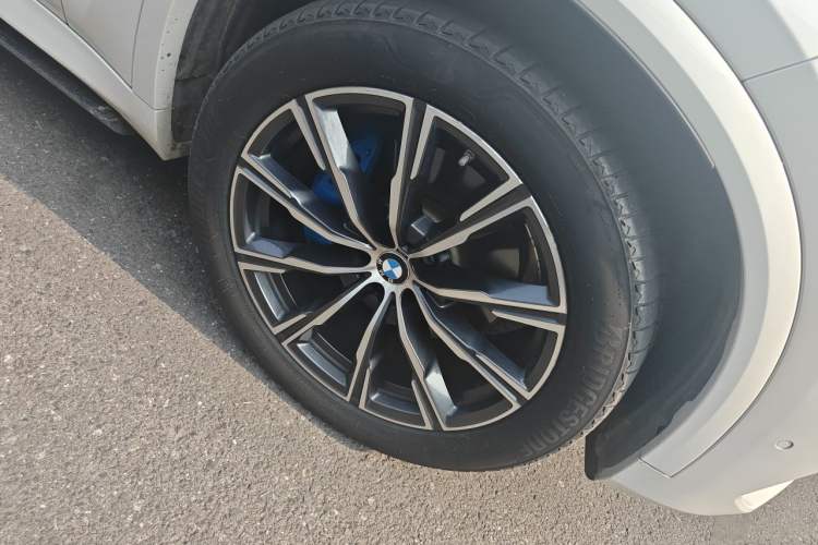Used BMW X5 2019 xDrive40i M Sport Package Right Front Wheel Hub