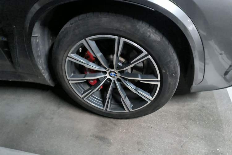 Used BMW X5 2019 xDrive40i M Sport U.S. specification Right Front Wheel Hub