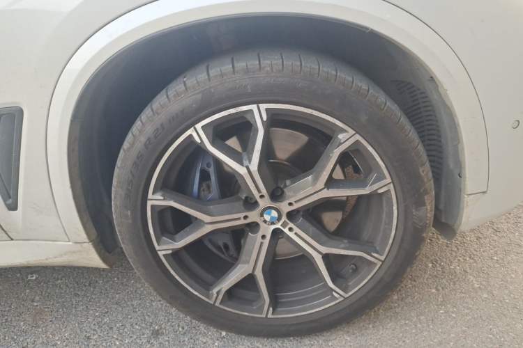Used BMW X5 2019 xDrive40i Luxury Model with M Sport Package Right Front Wheel Hub