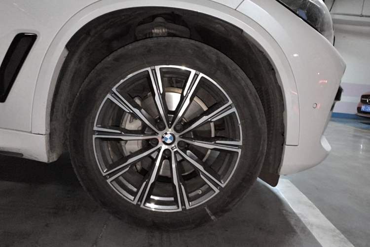 Used BMW X5 2019 xDrive40i M Sport Package Right Front Wheel Hub