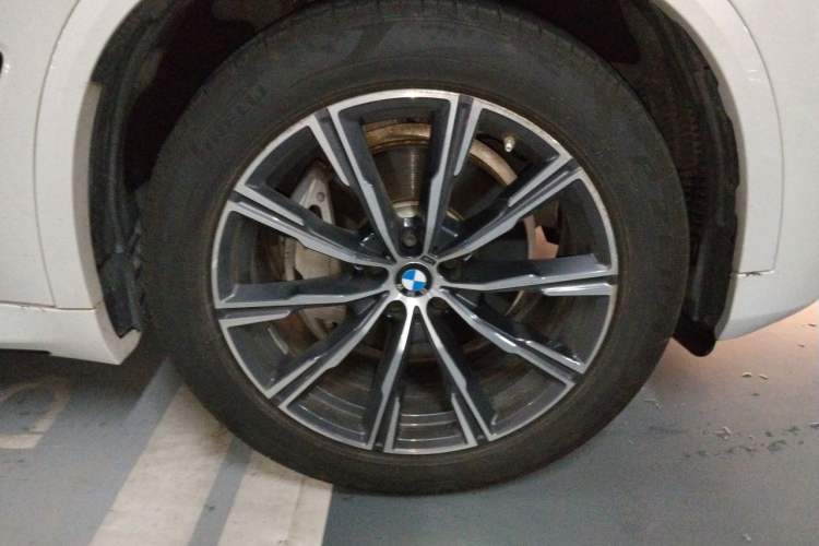Used BMW X5 2019 xDrive40i M Sport Package Right Front Wheel Hub