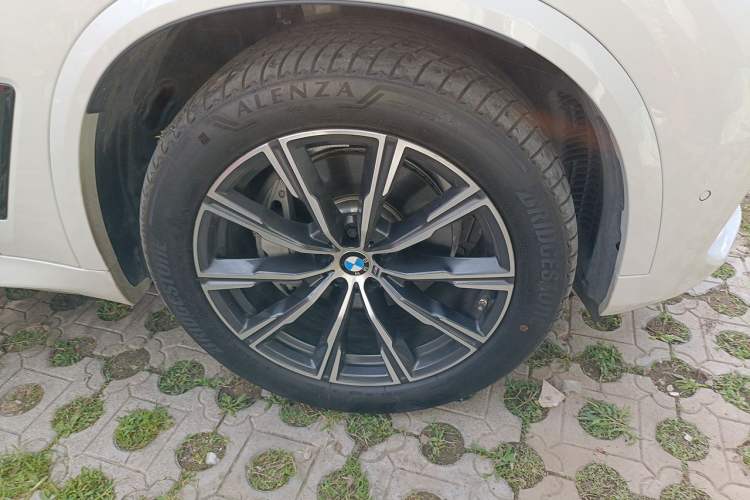 Used BMW X5 2019 xDrive40i M Sport Package Right Front Wheel Hub