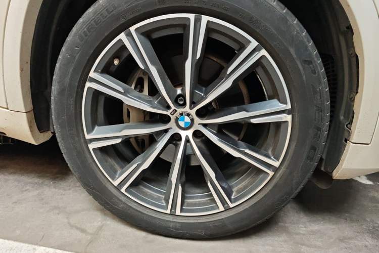 Used BMW X5 2019 xDrive40i M Sport Package Right Front Wheel Hub