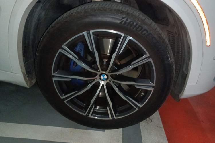 Used BMW X5  Right Front Wheel Hub