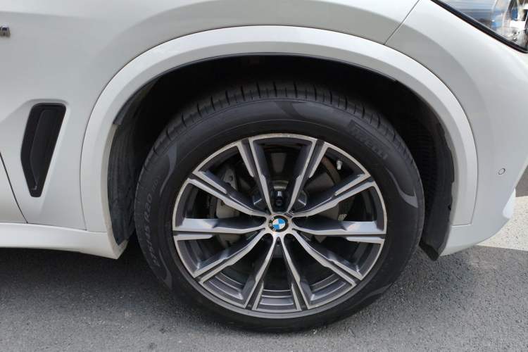Used BMW X5 2019 xDrive40i M Sport Package Right Front Wheel Hub